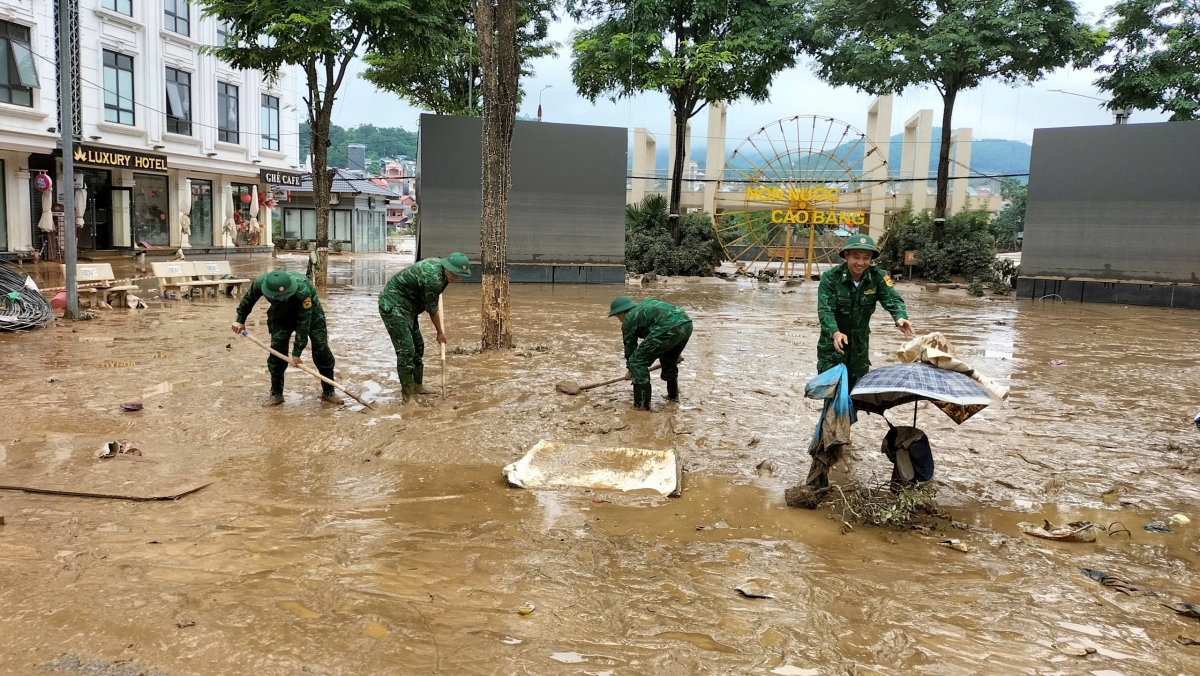 Cao Bằng: Ra quân tổng vệ sinh môi trường khắc phục hậu quả bão số 11