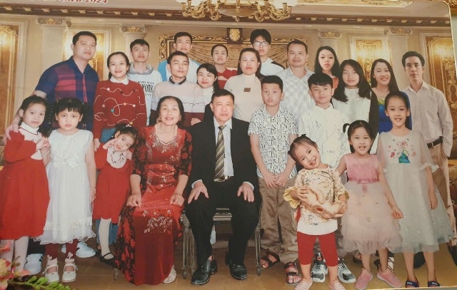 Làm việc tốt với xã hội và chăm lo cho gia đình là niềm hạnh phúc  giúp cho gia đình luôn đầm ấm vui vẻ