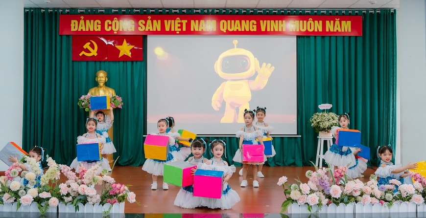 Robot AI Elik không chỉ là một thiết bị điện tử, mà là người bạn thân thiết của trẻ em