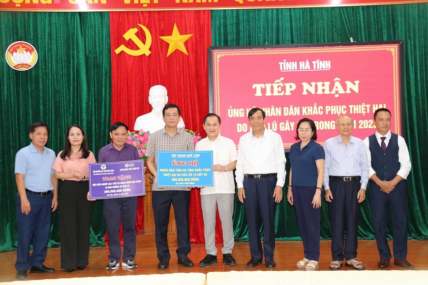 Hội Người cao tuổi Việt Nam trao 600 triệu cho hội viên và người dân bị ảnh hưởng bởi bão số 10