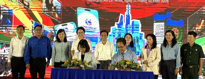 Ký kết chương trình phối hợp triển khai phong trào “Bình dân học vụ số” giữa UBND TP Hồ Chí Minh và Ủy ban MTTQ Việt Nam TP. Hồ Chí Minh