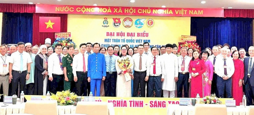 Đại biểu chụp hình lưu niệm