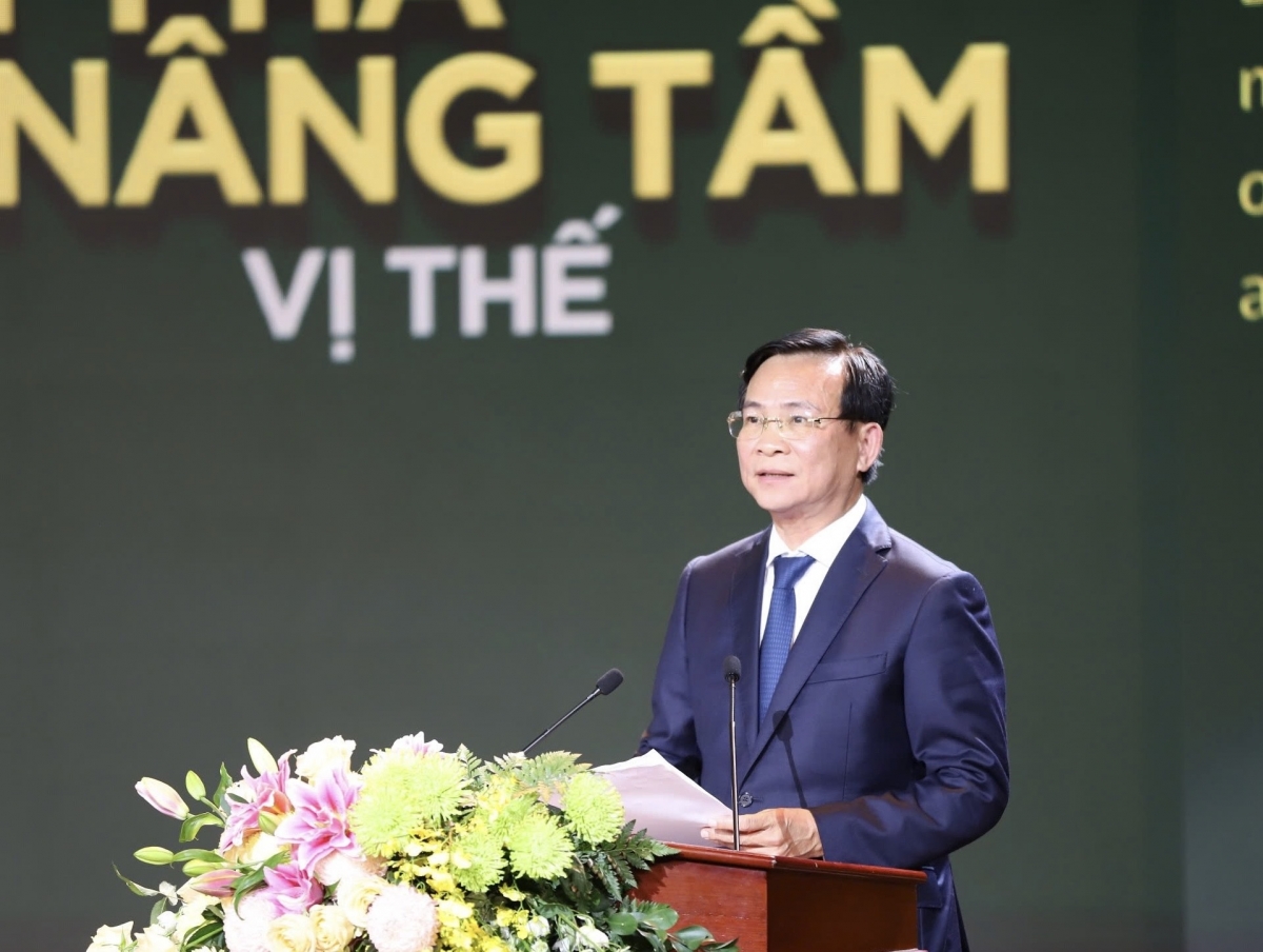 Ông Hồ Văn Mười- Chủ tịch UBND tỉnh Lâm Đồng phát biểu tại hội nghị