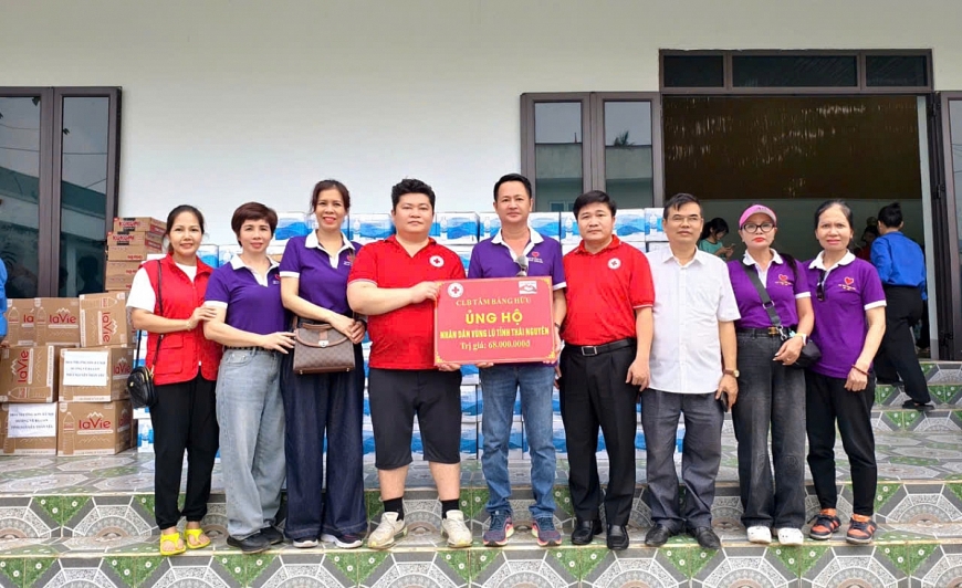 Câu Lạc bộ Tâm Bằng Hữu ủng hộ nhân dân vùng bị úng lụt tỉnh Thái Nguyên trị giá 68.000.000đ.