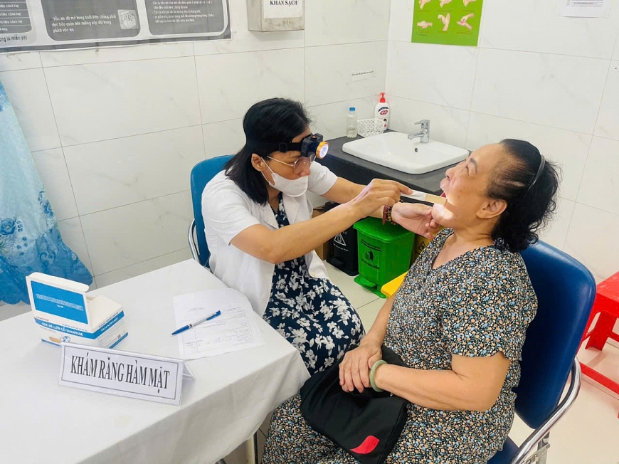 Bàn khám Răng Hàm Mặt