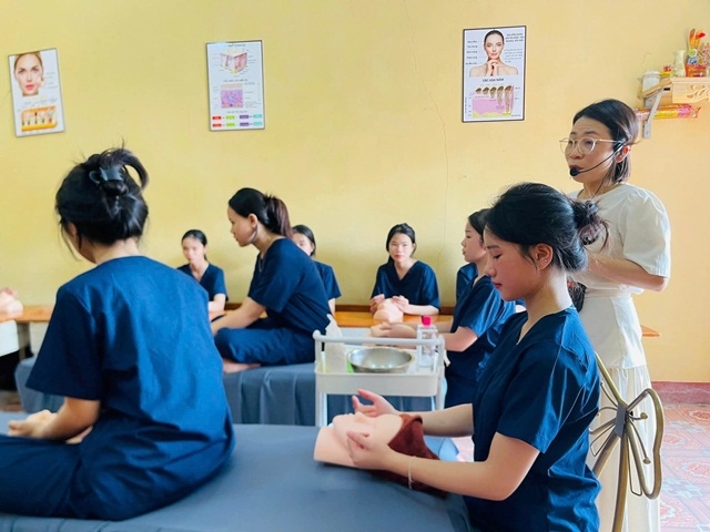 Đẩy mạnh chất lượng giảng dạy văn hóa và đào tạo nghề cho học sinh