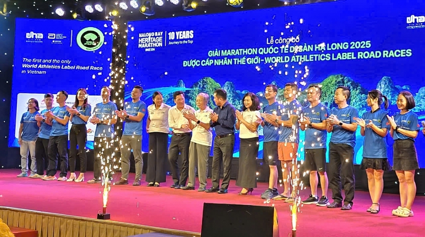 Tại buổi lễ Ban tổ chức đã công bố áo thi đấu của Giải Marathon Quốc tế Di sản Hạ Long 2025