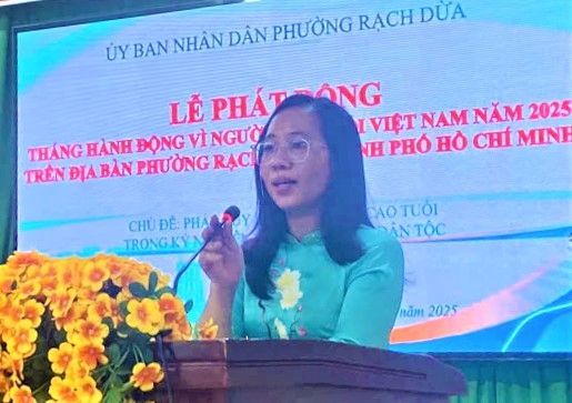 Bà Trần Thị Xuân, Phó Chủ tịch UBND phường Rạch Dừa phát biểu