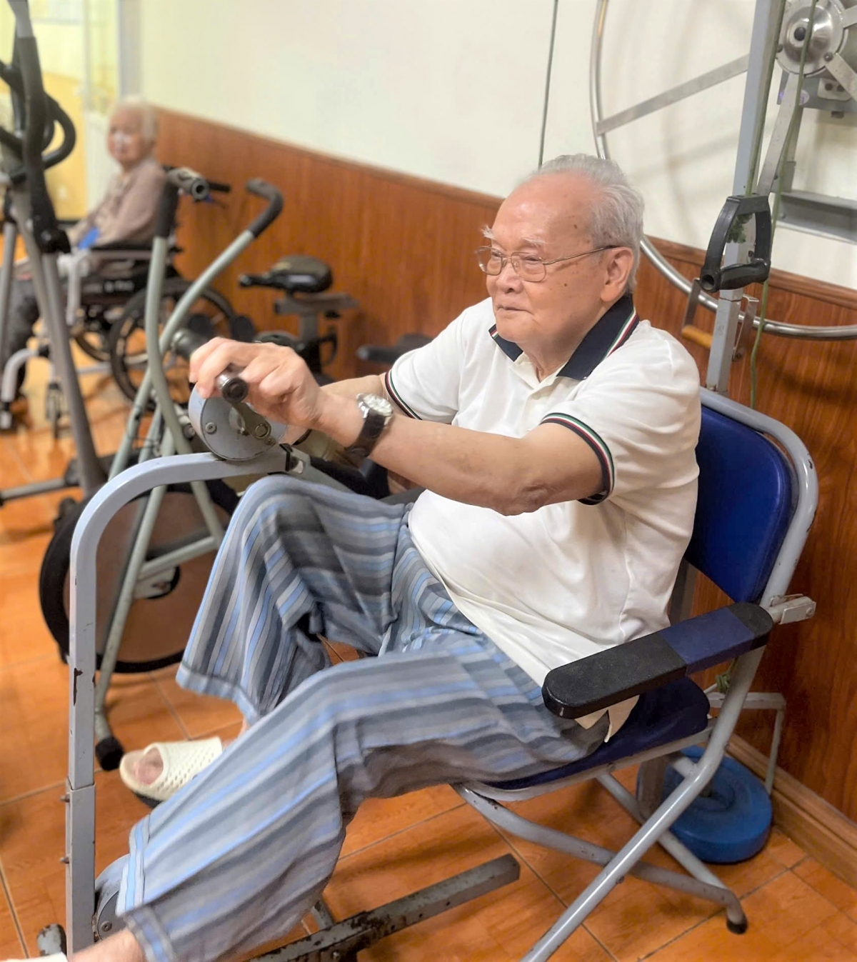 Cụ Vũ Quốc Tuấn luyện tập duy trì sức khỏe