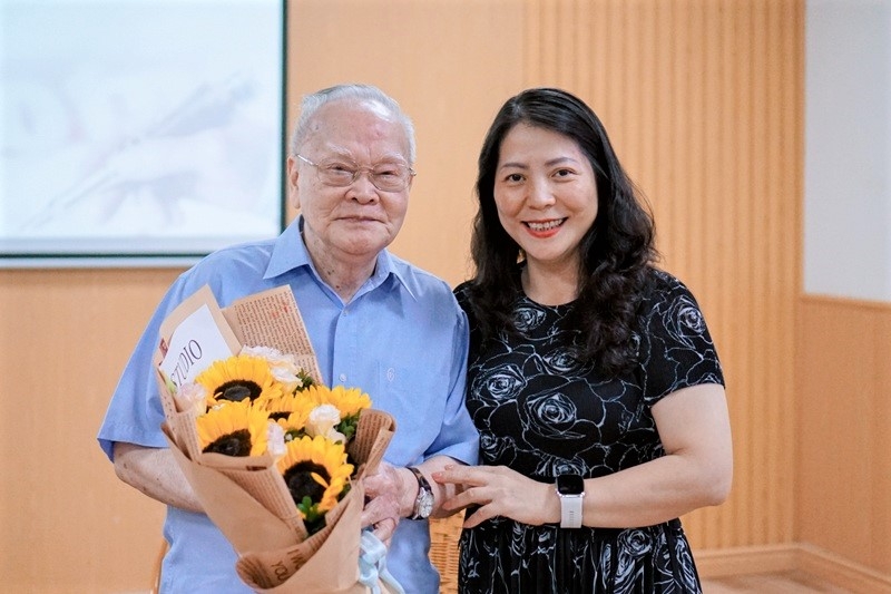 Cụ Vũ Quốc Tuấn và Tổng Giám đốc Công ty CP Quốc tế Nhân Ái Nguyễn Thị Kim Thanh