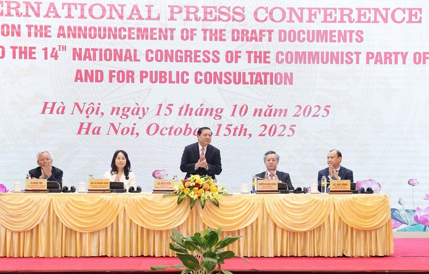 Đồng chí chí Lại Xuân Môn, Ủy viên Trung ương Đảng, Phó Trưởng ban Thường trực Ban Tuyên giáo và Dân vận Trung ương chủ trì họp báo - Ảnh: VGP/Toàn Thắng