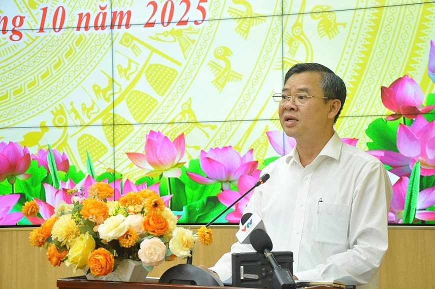 Phó Bí thư Thành ủy, Chủ tịch UBND thành phố Trương Cảnh Tuyên phát biểu tại buổi họp báo