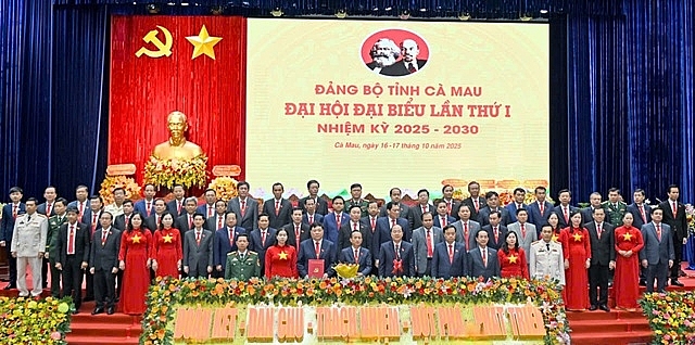 Ban Chấp hành Đảng bộ tỉnh Cà Mau khóa 1, nhiệm kỳ 2025 - 2030, ra mắt Đại hội.  Ảnh: BTC Đại hội cung cấp