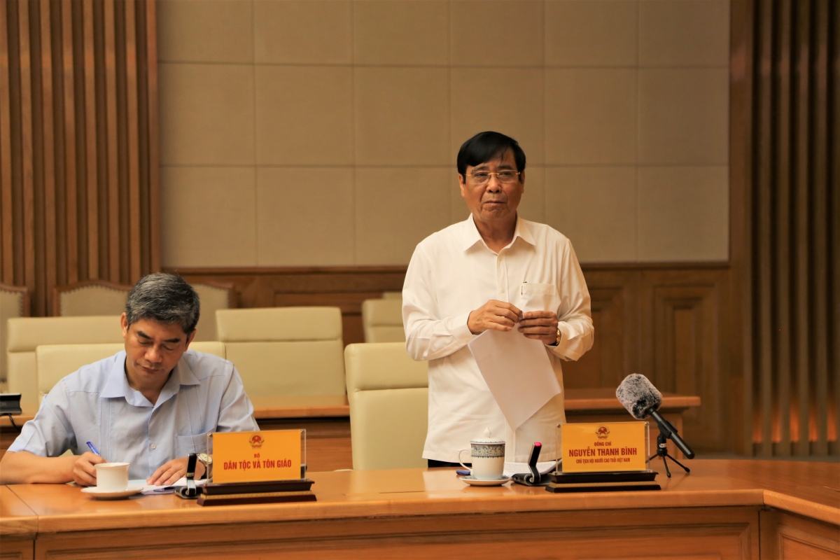 Chủ tịch Nguyễn Thanh Bình báo cáo kết quả hoạt động 9 tháng đầu năm của Hội NCT Việt Nam