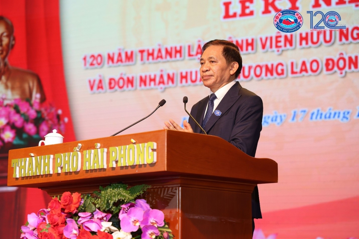 Bệnh viện Hữu Nghị Việt Tiệp đón nhận Huân chương Lao động hạng Nhất lần thứ ba
