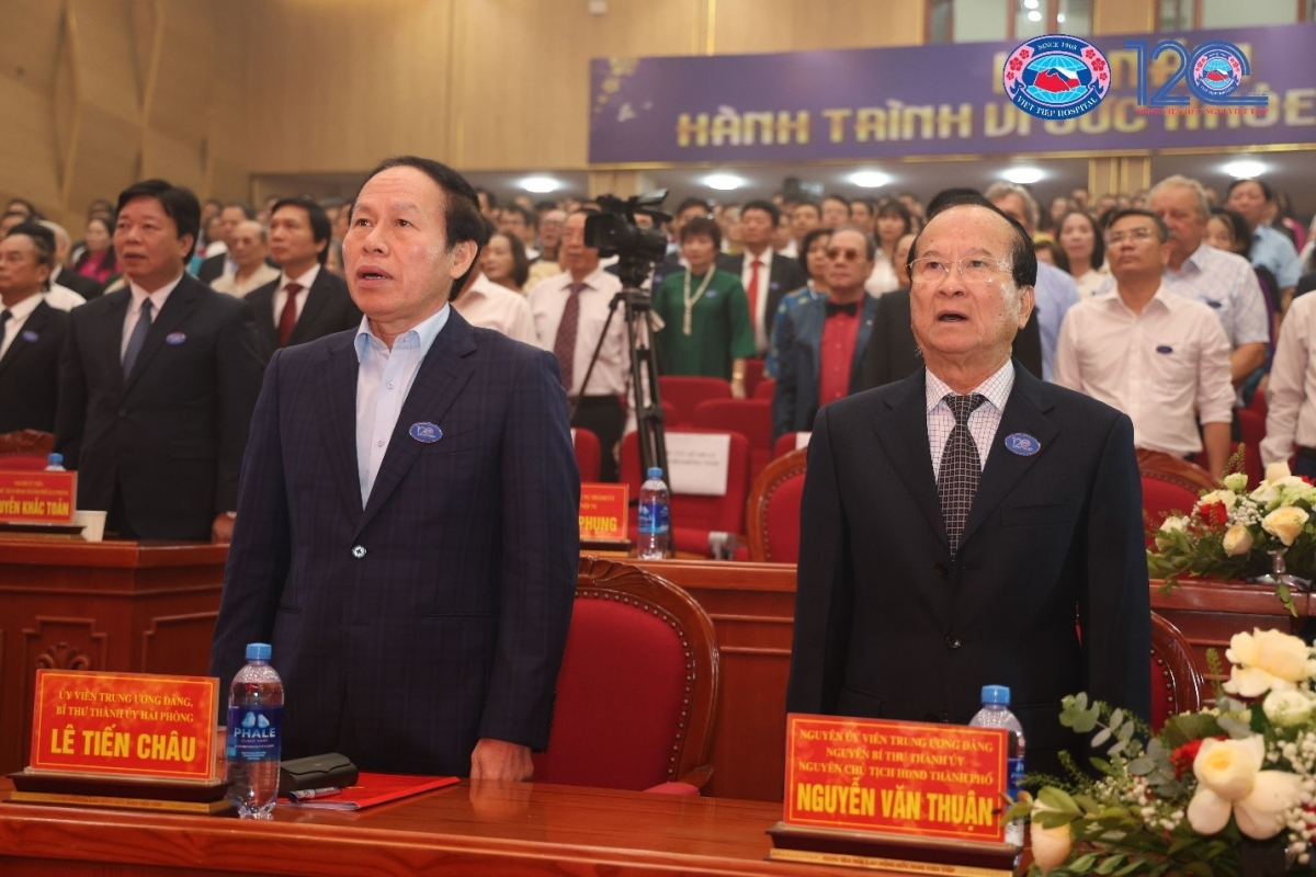 Bệnh viện Hữu Nghị Việt Tiệp đón nhận Huân chương Lao động hạng Nhất lần thứ ba