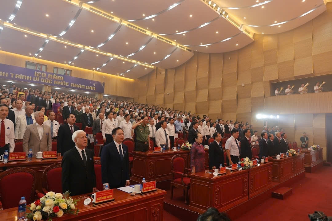 Bệnh viện Hữu Nghị Việt Tiệp đón nhận Huân chương Lao động hạng Nhất lần thứ ba