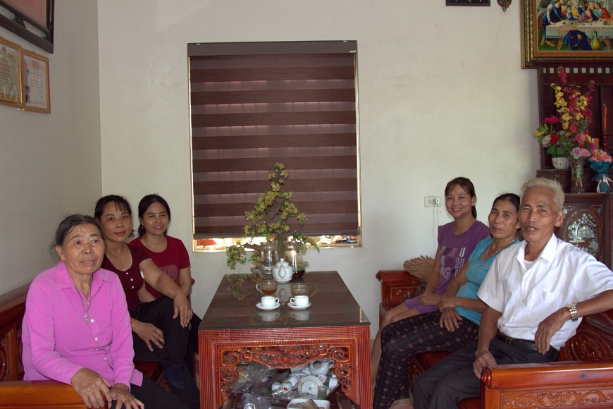 Thầy giáo Nguyễn Hữu Dư và gia đình.