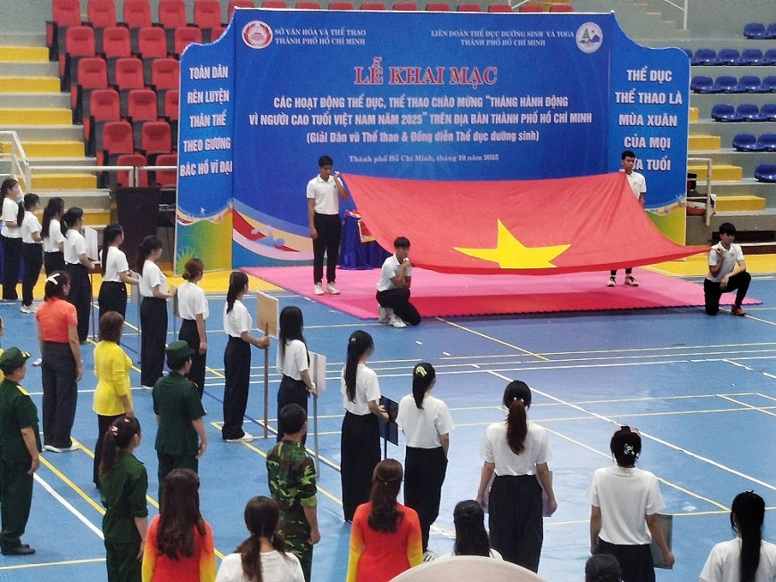 Hơn 1.000 huấn luyện viên, vận động viên người cao tuổi đến từ 168 xã, phường, đặc khu trên địa bàn TP. Hồ Chí Minh tham gia