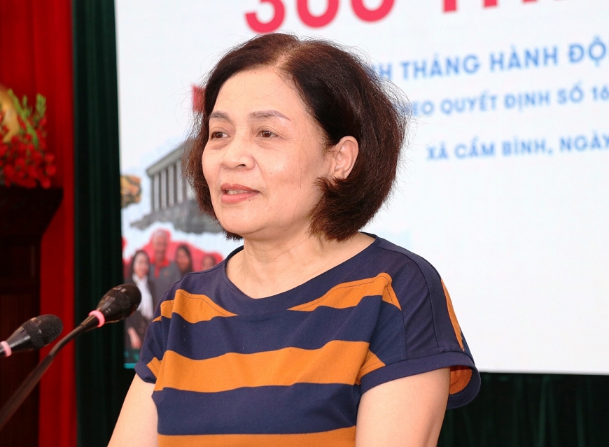 Bà Nguyễn Thị Tư – Ủy viên Ban Thường vụ, Phó Trưởng ban Phát huy vai trò Người cao tuổi, Trung ương Hội Người cao tuổi Việt Nam phát biểu tại lễ trao quà tại xã Đồng Lộc, tỉnh Hà Tĩnh Bà Nguyễn Thị Tư – Ủy viên Ban Thường vụ, Phó Trưởng ban Phát huy vai trò Người cao tuổi, Trung ương Hội Người cao tuổi Việt Nam phát biểu tại lễ trao quà tại xã Đồng Lộc, tỉnh Hà Tĩnh