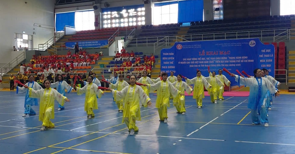 TP.HCM: Gần 1.000 người cao tuổi tham gia đồng diễn thể dục dưỡng sinh