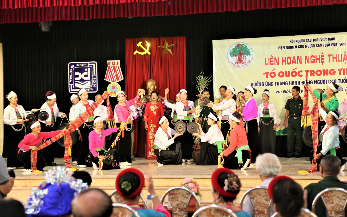 Tiết mục của Thi đàn Việt Minh Quang xã Ba Vì, TP Hà Nội