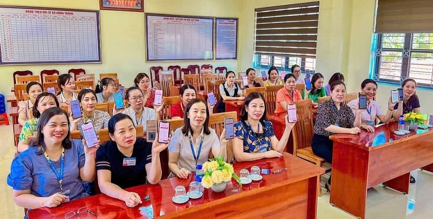 Cán bộ, giáo viên, nhân viên Trường Tiểu học Yên Hải, phường Phong Cốc, Quảng Ninh ủng hộ nhân dân Cu Ba