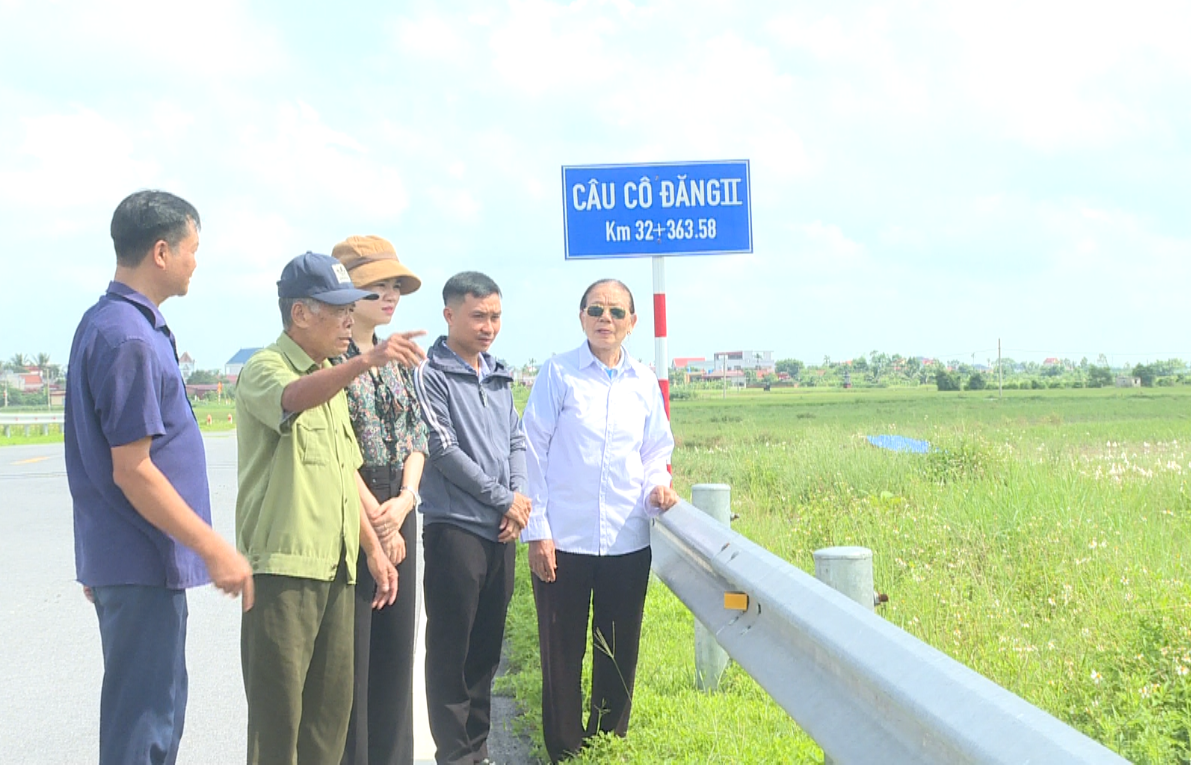 Người cao tuổi tỉnh Hưng Yên niềm vui khi đi trên con đường mới