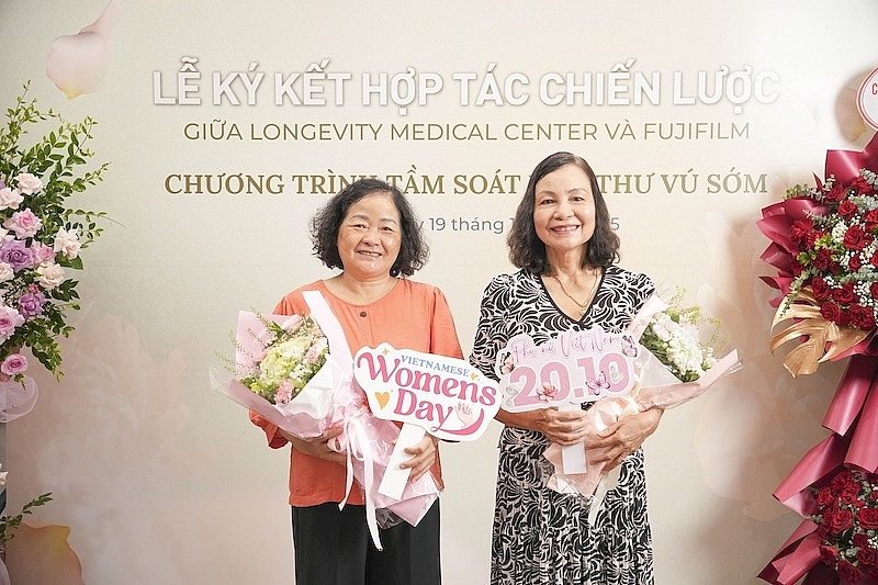 Khách hàng nữ tham dự với hiểu biết đúng hơn về tầm soát sức khỏe chủ động 