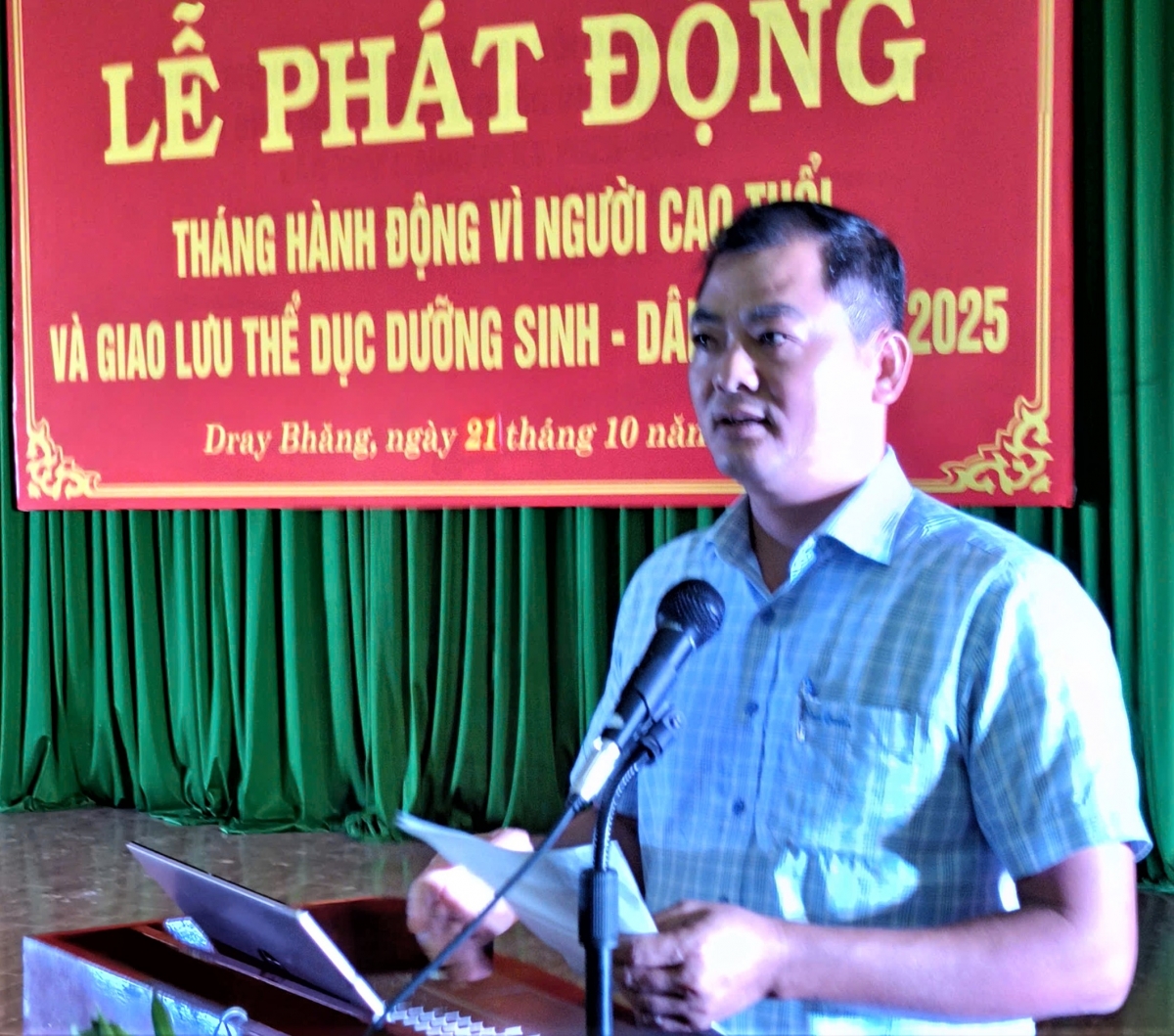 Ông Lê Thế Thống, Phó Bí thư Thường trực Đảng ủy xã phát biểu chỉ đạo tại buổi lễ