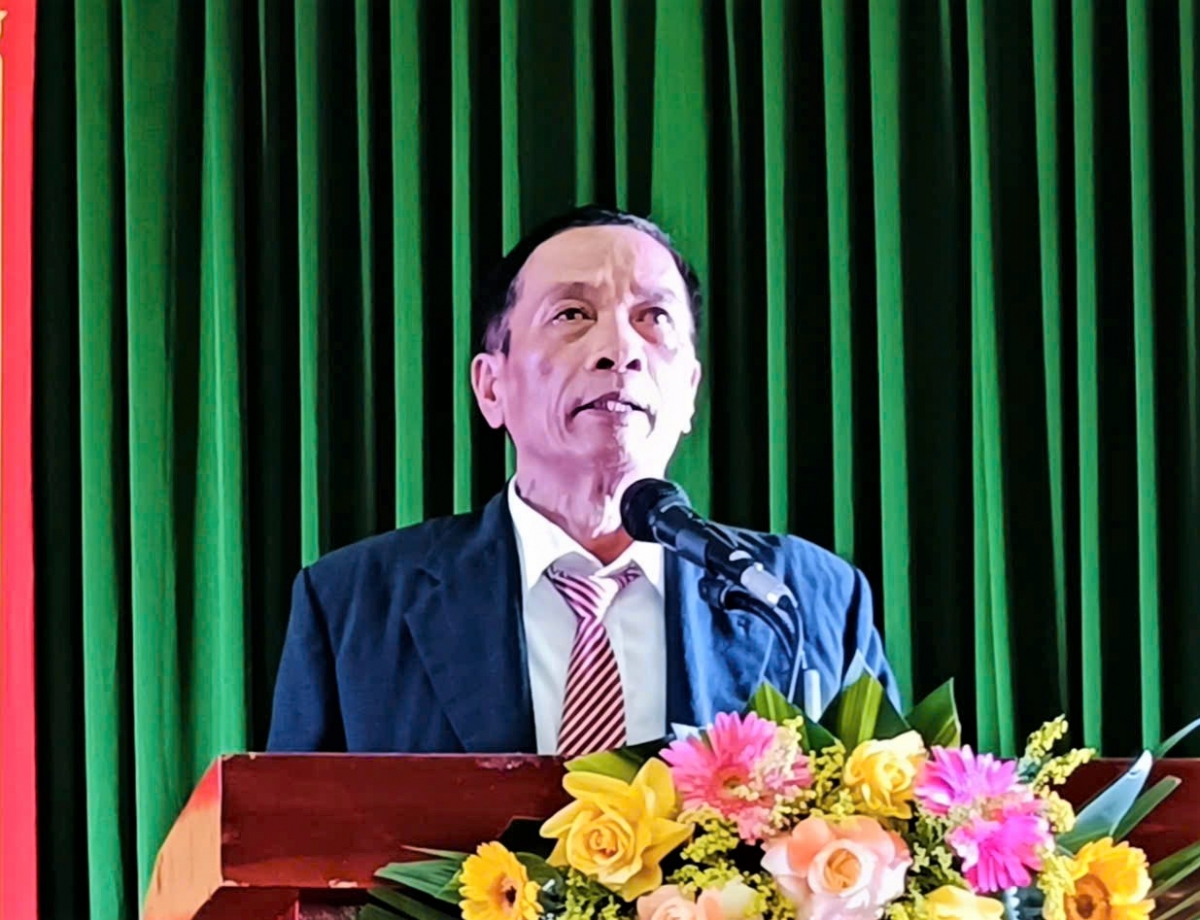 Ông Nguyễn Hồng Khanh, Chủ tịch Hội NCT xã thông qua Đề cương tuyên truyền và phát động Tháng hành động vì NCT Việt Nam năm 2025