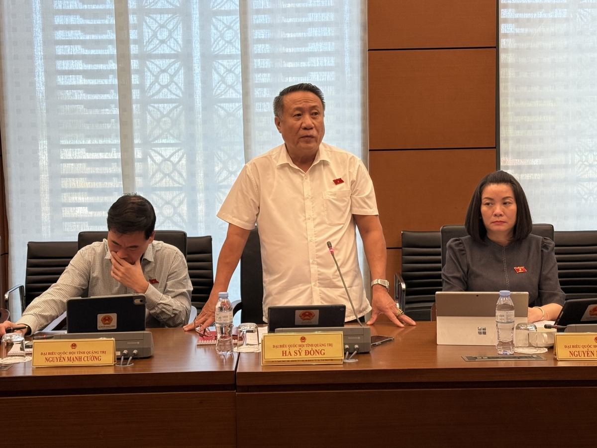 Đại biểu Hà Sỹ Đồng tham gia góp ý kiến tại Tổ sáng ngày 21/10/2025