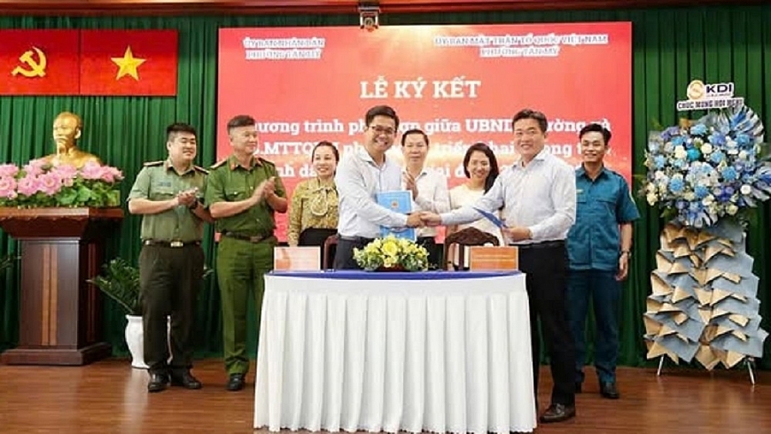 Lễ ký kết phối hợp giữa UBND phường và Ban Thường trực Ủy ban MTTQVN phường Tân Mỹ về việc triển khai phong trào “Bình dân học vụ số” giai đoạn 2025–2026