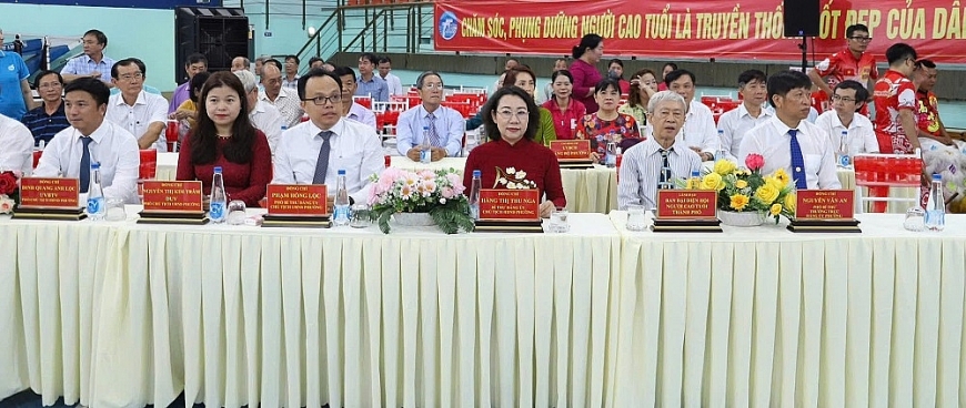 Đại biểu tham dự lễ chúc thọ, mừng thọ