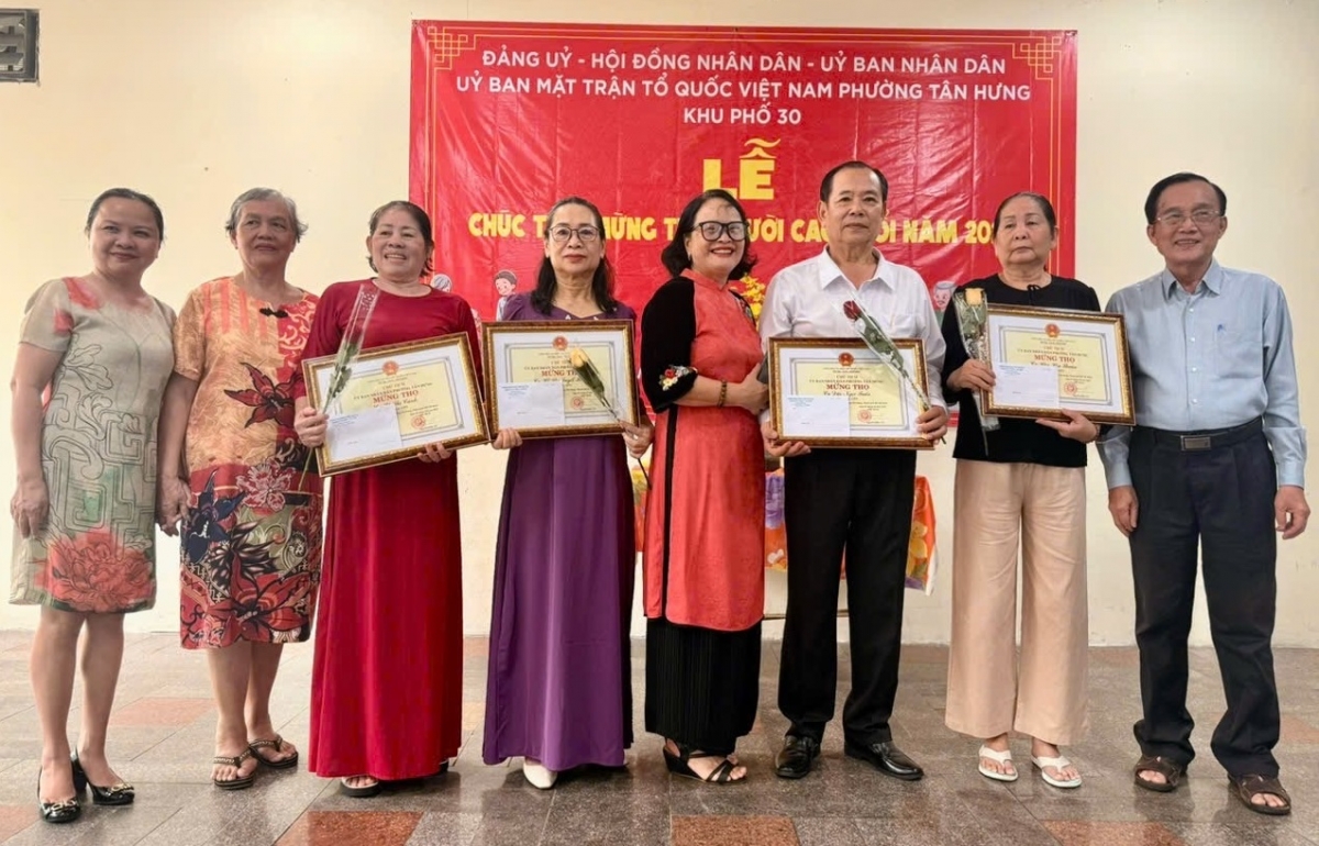 Phường Tân Hưng, TP. Hồ Chí Minh chúc thọ, mừng thọ người cao tuổi năm 2025