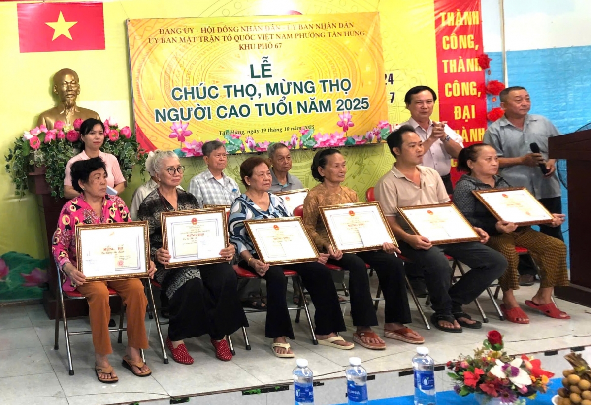 Phường Tân Hưng, TP. Hồ Chí Minh chúc thọ, mừng thọ người cao tuổi năm 2025