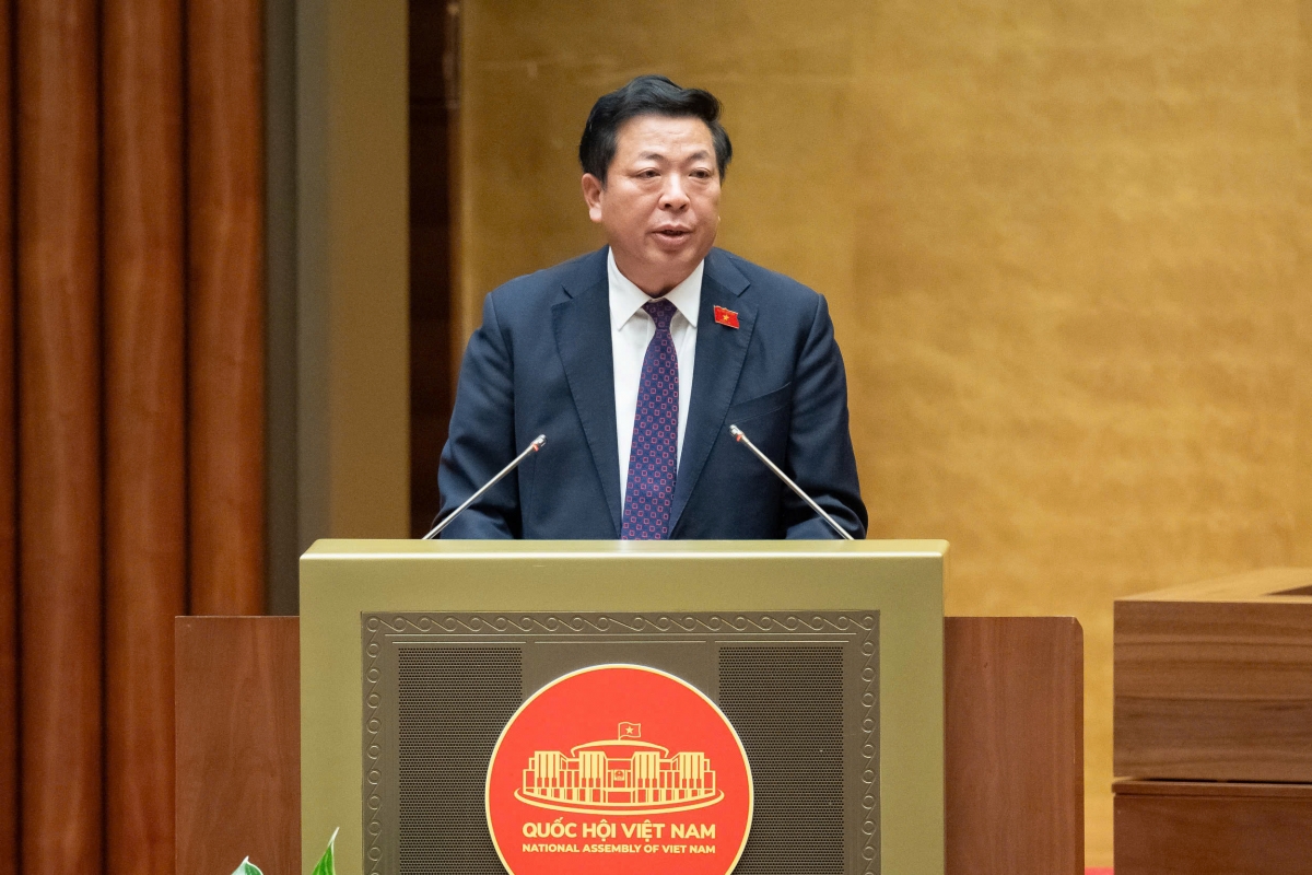 Bộ trưởng Bộ Xây dựng Trần Hồng Minh Trình bày Tờ trình về Dự án Luật hàng không dân dụng (sửa đổi)