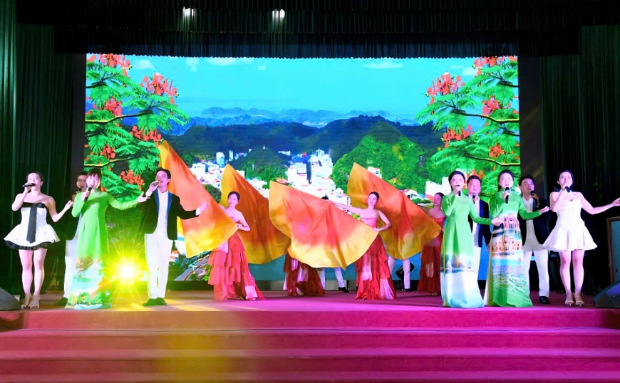              Một tiết mục nghệ thuật được  biểu diễn tại chương trình.