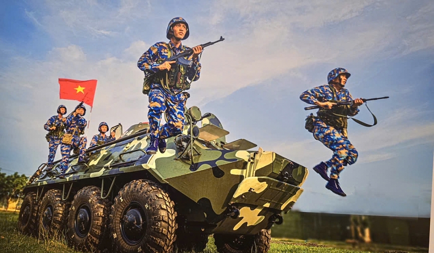                          Diễn tập chiếm lĩnh trận địa.