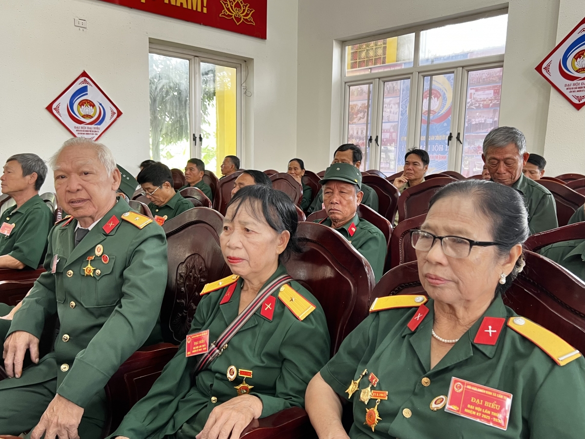 Các Cựu chiến binh cao tuổi  xã Cẩm Tú dự Đại hội