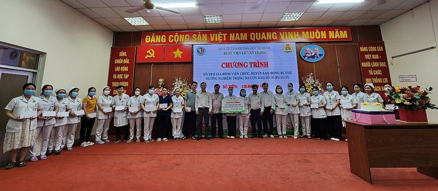 Bệnh viện Lê Văn Thịnh quyên góp tổng cộng 308 triệu đồng, 180 triệu đồng được chuyển đến Mặt trận Tổ quốc phường Bình Trưng để hỗ trợ công tác cứu trợ chung cho đồng bào miền Trung
