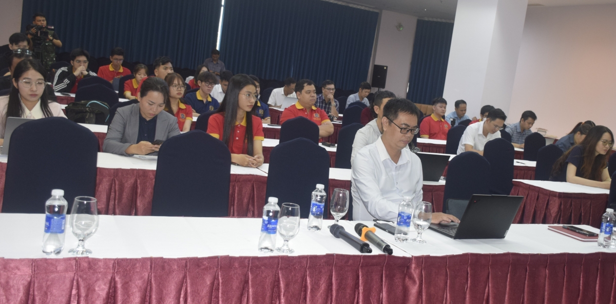 Các đại biểu tham dự Hội nghị “Tập huấn chính sách, pháp luật về kinh doanh có trách nhiệm trong lĩnh vực khoa học và công nghệ năm 2025