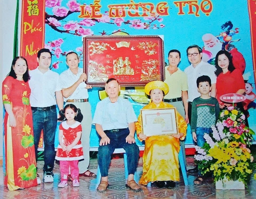 Sống mẫu mực, sẻ chia để hạnh phúc gia đình bền vững