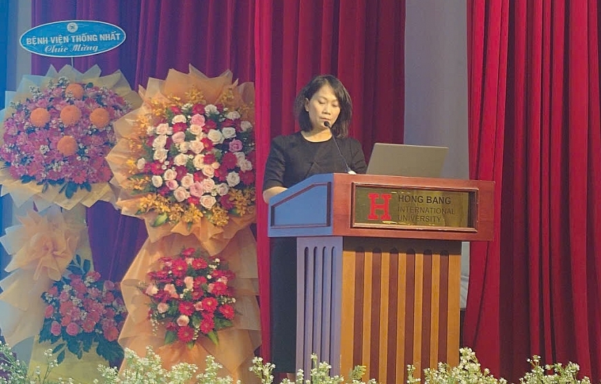 PGS.TS.DS. Nguyễn Thị Thu Thủy, Phó Hiệu trưởng Trường Đại học Quốc tế Hồng Bàng phát biểu tại Hội nghị