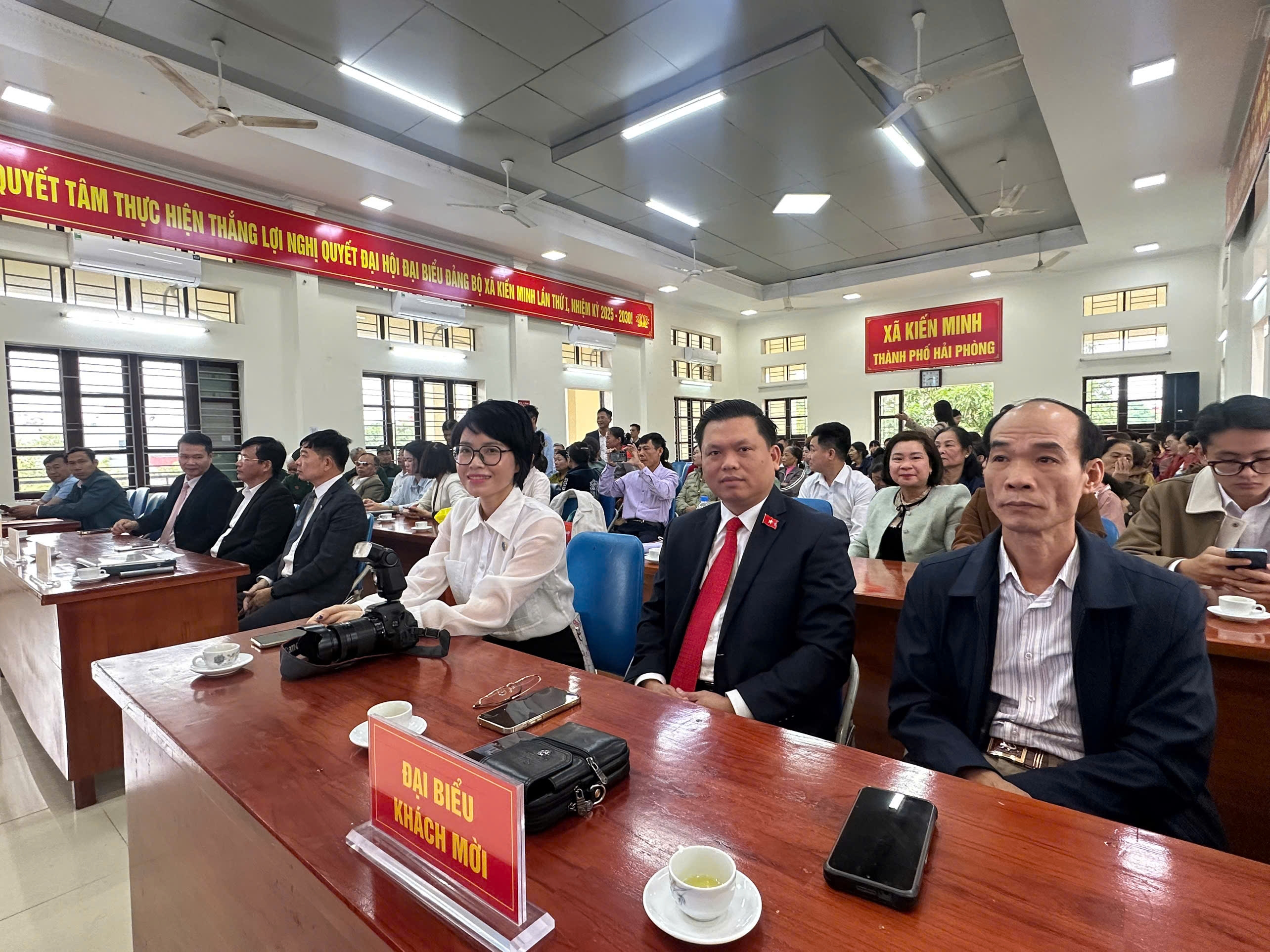 Các đại biểu tham dự chương trình.