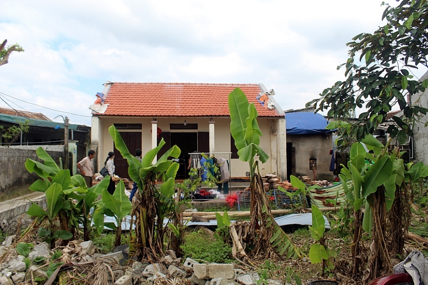 Hỗ trợ đồng bào tái thiết cuộc sống sau thiên tai