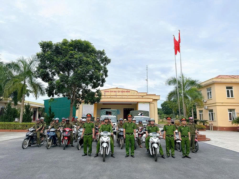 Lễ ra quân thực hiện cao điểm tấn công, trấn áp tội phạm, đảm bảo ANTT tại các sự kiện lớn ở địa phương.