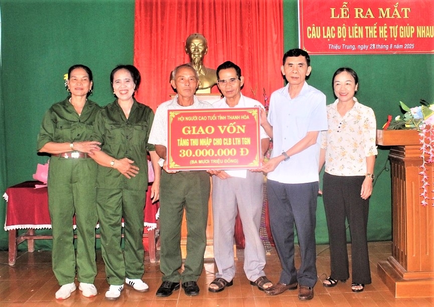 Hội NCT tỉnh Thanh Hóa hỗ trợ vốn quỹ cho các CLB LTHTGN mới thành lập