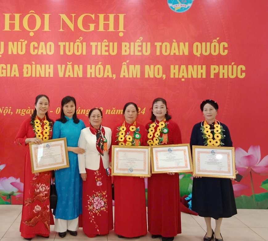 Bà Nguyễn Thị Lợi, 68 tuổi, Chi hội trưởng Chi hội Phụ nữ thôn Phúc Linh