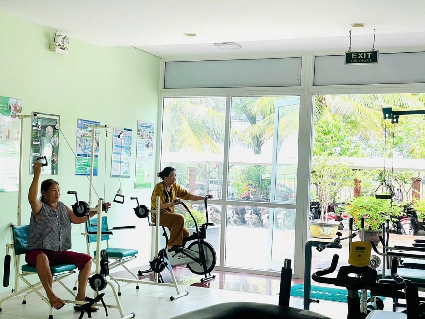 Triển khai chính sách về chăm sóc sức khỏe người cao tuổi